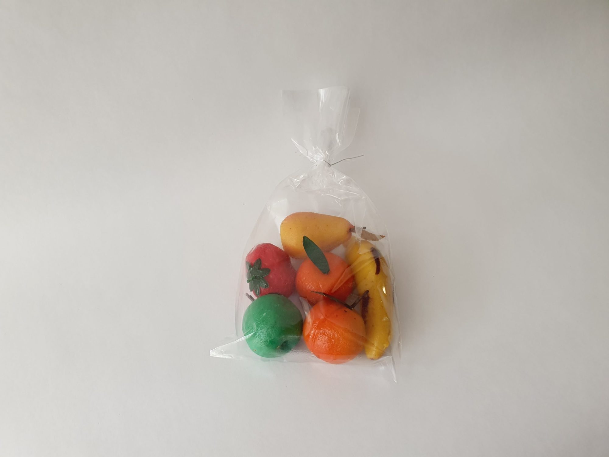 Fruits pâte d'amande, 6 fruits Vichy Prunelle